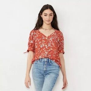 LC Lauren Conrad Floral Button Down V-Neck Top in Rust Size M
